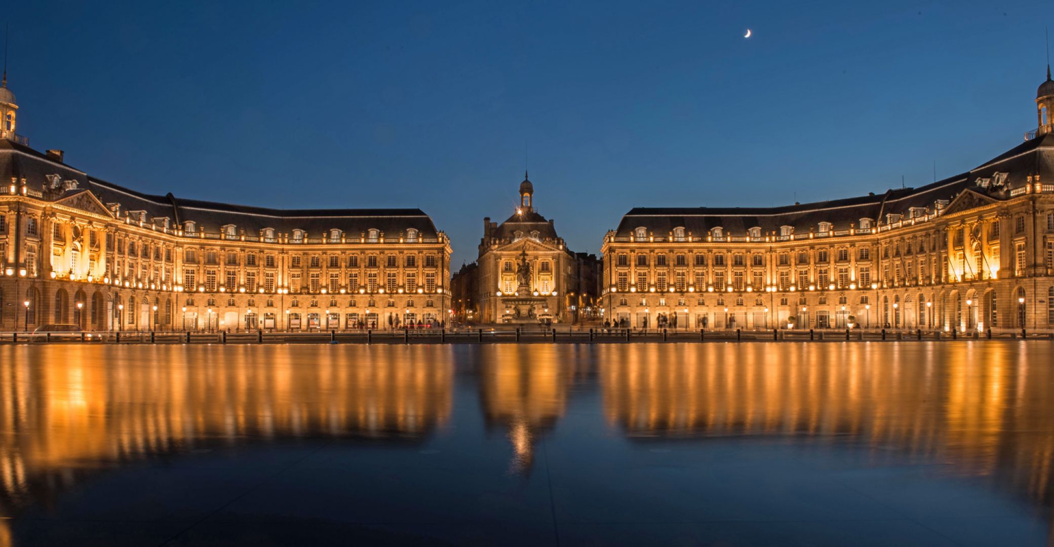 Bordeaux by night